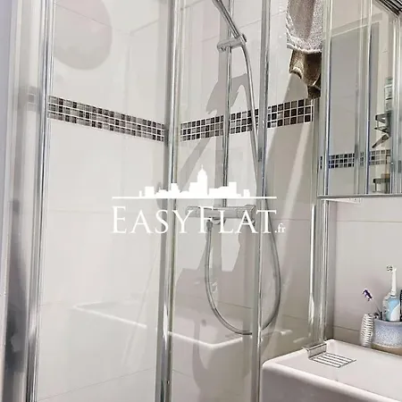 Fully-equipped Family With 3-bedroom, Batignolles, By Easyflat Párizs